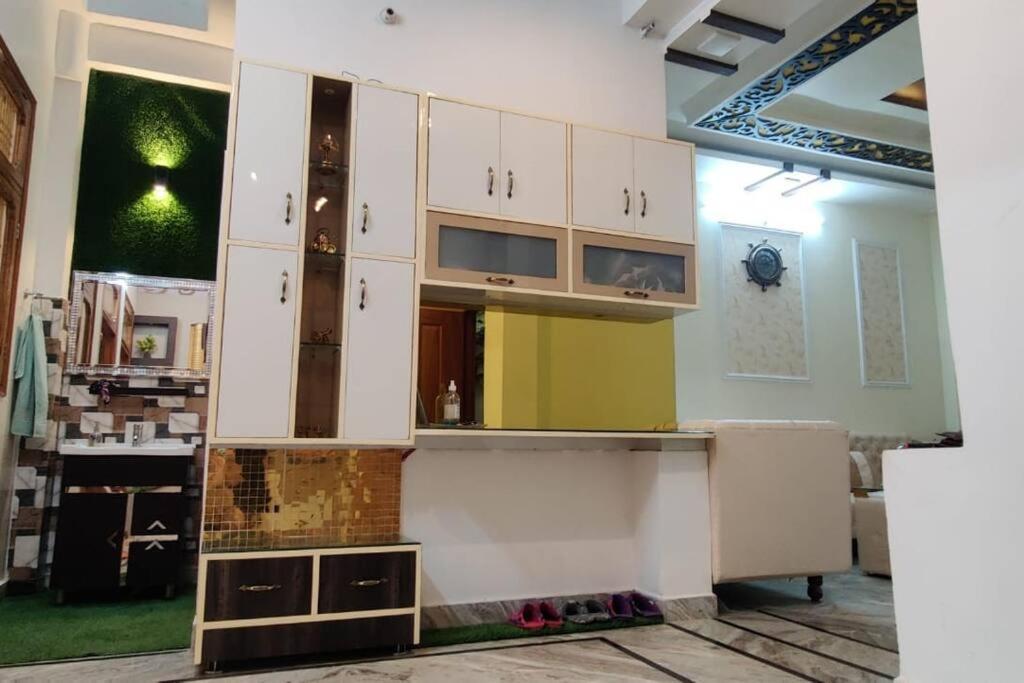 Blessing'S Home Stay 5 Bedrooms Luxury Villa Exquisite 5 Bedroom Villa Ideal Family Home Stay With Spacious Living Lucknow Exteriör bild