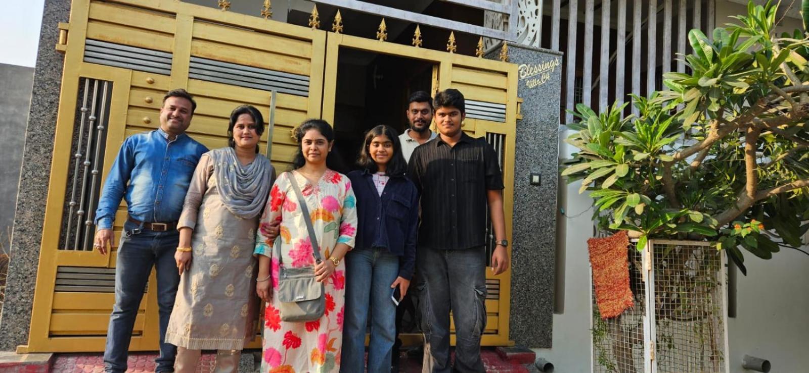Blessing'S Home Stay 5 Bedrooms Luxury Villa Exquisite 5 Bedroom Villa Ideal Family Home Stay With Spacious Living Lucknow Exteriör bild